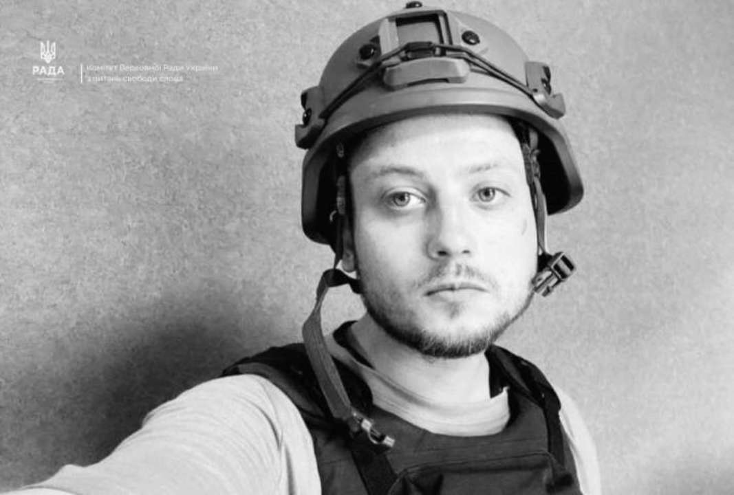 журналист и корреспондент Богдан Затула / Фото: komsvobslova.rada.gov.ua Во время артиллерийского обстрела погиб журналист и корреспондент Богдан Затула
