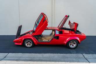 Фото: BRING A TRAILER/Автор — невідомий На аукціон виставили рідкісний автомобіль Lamborghini Countach. Фото
