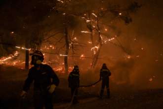 Пожежі в Греції Фото: Getty Images/Автор: Milos Bicanski Пожежі в Греції