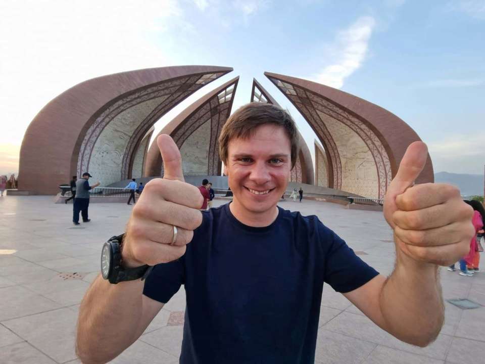 Дмитрий Комаров показал фотографии брата и сестры: поклонники удивлены чрезвычайным сходством/Фото: Facebook/DmitroKomarov Как три капли воды: Дмитрий Комаров шокировал сходством со своим братом и сестрой двойняшками