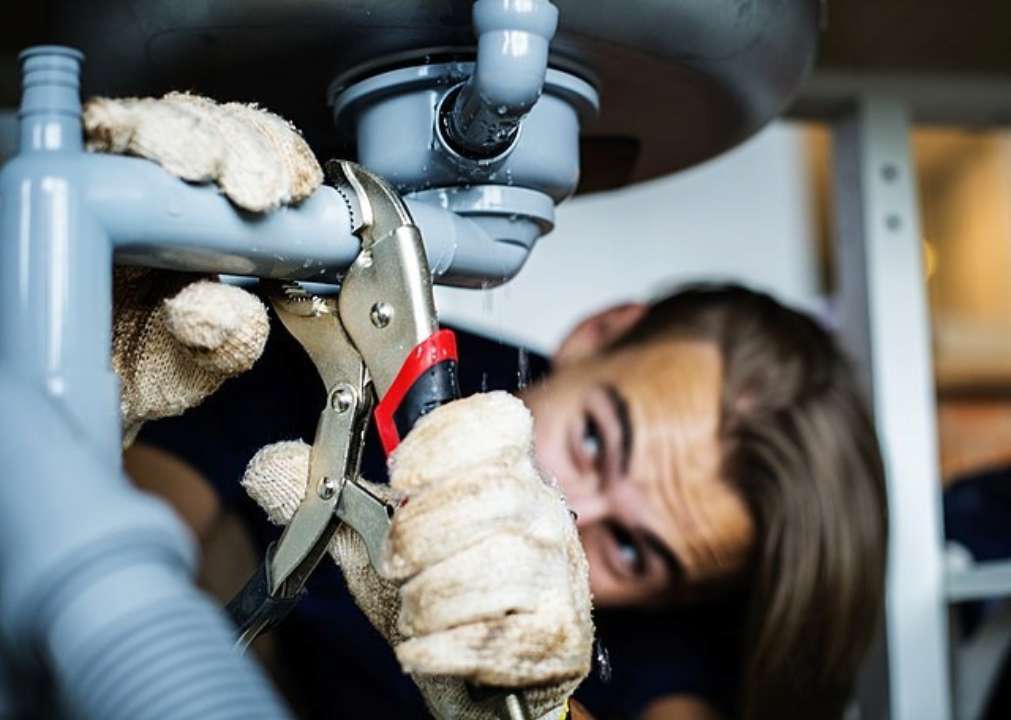 6 способів прочистити засмічення каналізації у квартирі