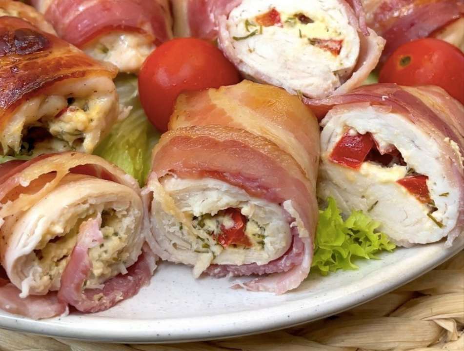 Как приготовить куриные рулетики с беконом / Фото: instagram.com/vistovska_cooking Как приготовить куриные рулетики с беконом / Фото: instagram.com/vistovska_cooking