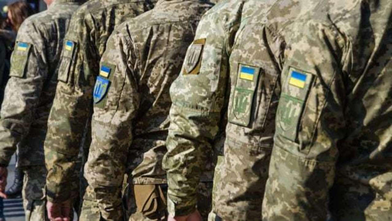 С гражданским населением должны работать люди с боевым опытом, - Жорин С гражданским населением должны работать люди с боевым опытом, - Жорин