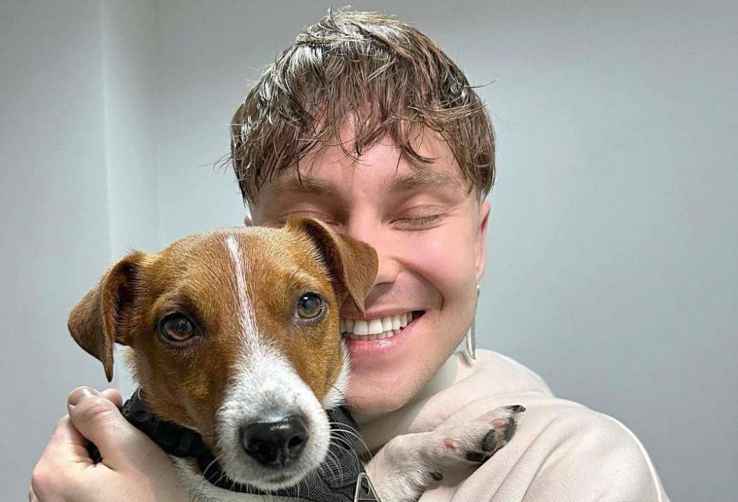 Артем Пивоваров / Фото: instagram.com/pivovarovmusic Артем Пивоваров случайно сломал нос фанатке во время концерта
