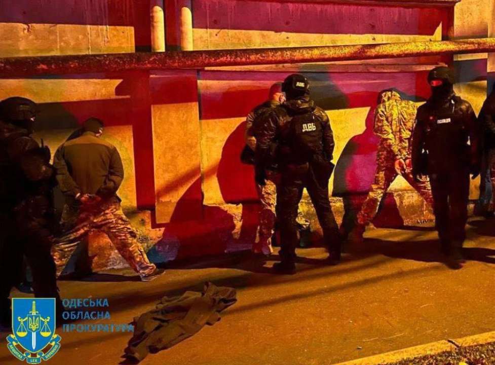 За одне «патрулювання» спільники могли отримувати від 40 тисяч гривень. За одне «патрулювання» спільники могли отримувати від 40 тисяч гривень.