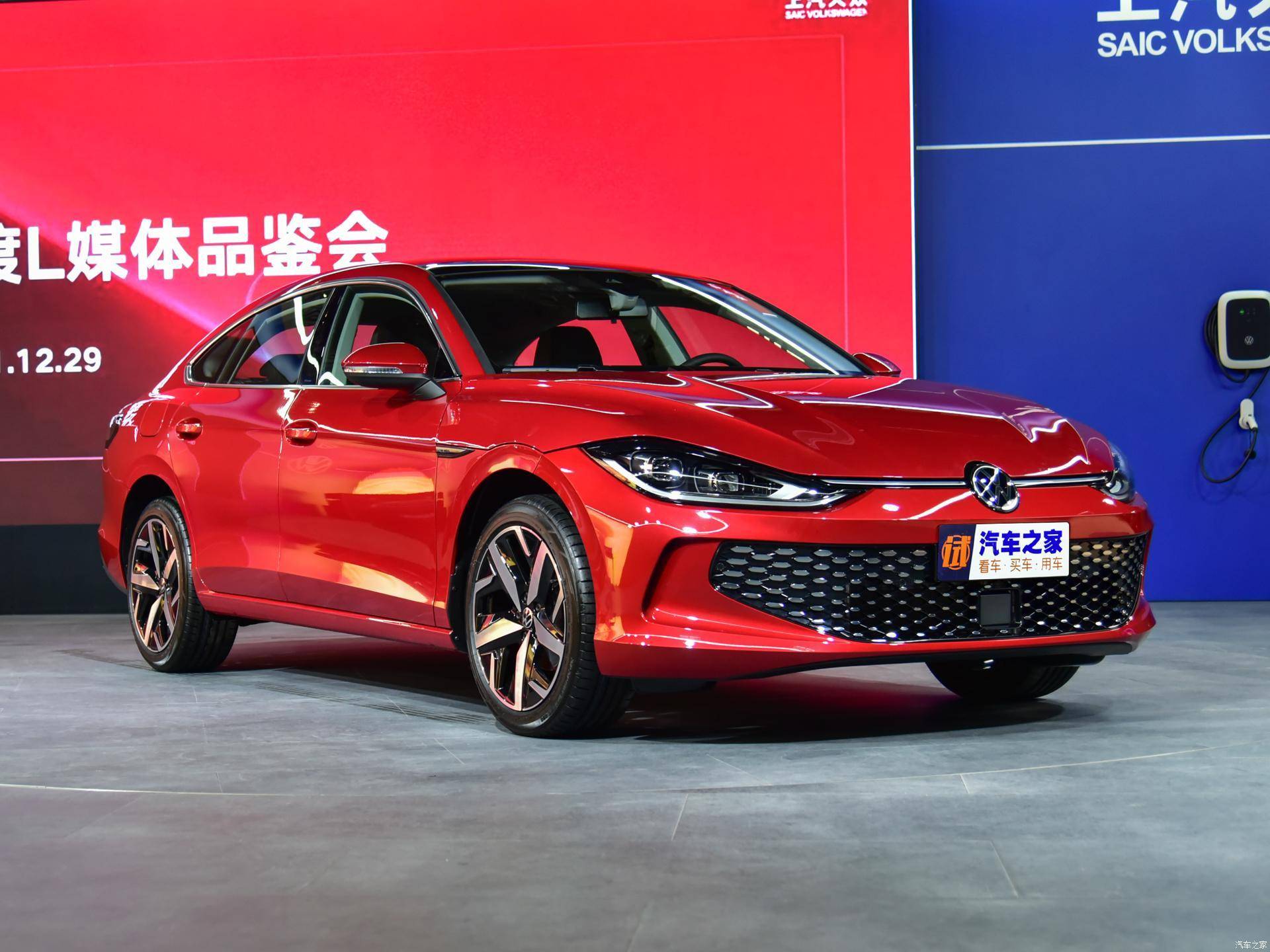 Volkswagen представила новый яркий седан, который станет заменой Passat/Фото: autohome.com.cn autohome.com.cn