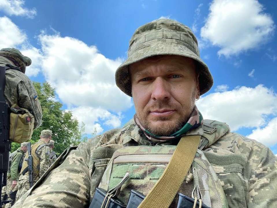 Згоріли речі та техніка: Олександр Положинський потрапив під обстріл на передовій