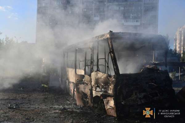 Оккупанты выпустили ракеты по Николаеву/Фото: ГСЧС Оккупанты выпустили ракеты по Николаеву