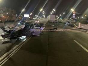 UA.KyivPolice KIA рознесло на частини. У Києві легковий автомобіль зіткнувся із фурою