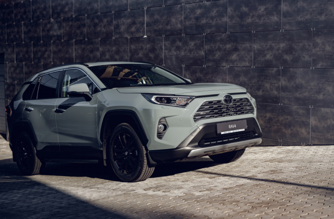 В чем кроется феномен кроссовера Toyota RAV4/Фото: Toyota Toyota RAV4