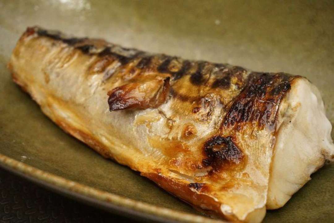 Сочная скумбрия, запеченная в фольге