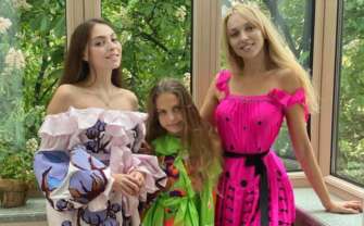 Оля Полякова с дочками / Фото: instagram.com/polyakovamusic Оля Полякова возвращает 12-летнюю дочь в Украину спустя два года разлуки