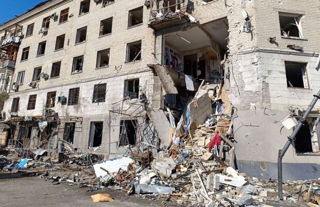 Россияне обстреляли Харьков 22 июня 2024 года. Фото: ГСЧС атака на харьков КАБы 22 июня 2024 года