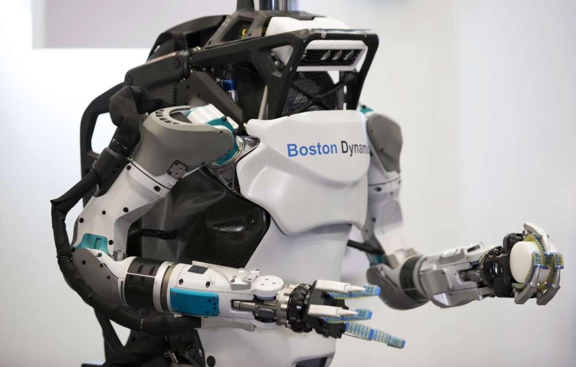 Рухаються, як люди: роботи Boston Dynamics навчилися паркуру. Відео