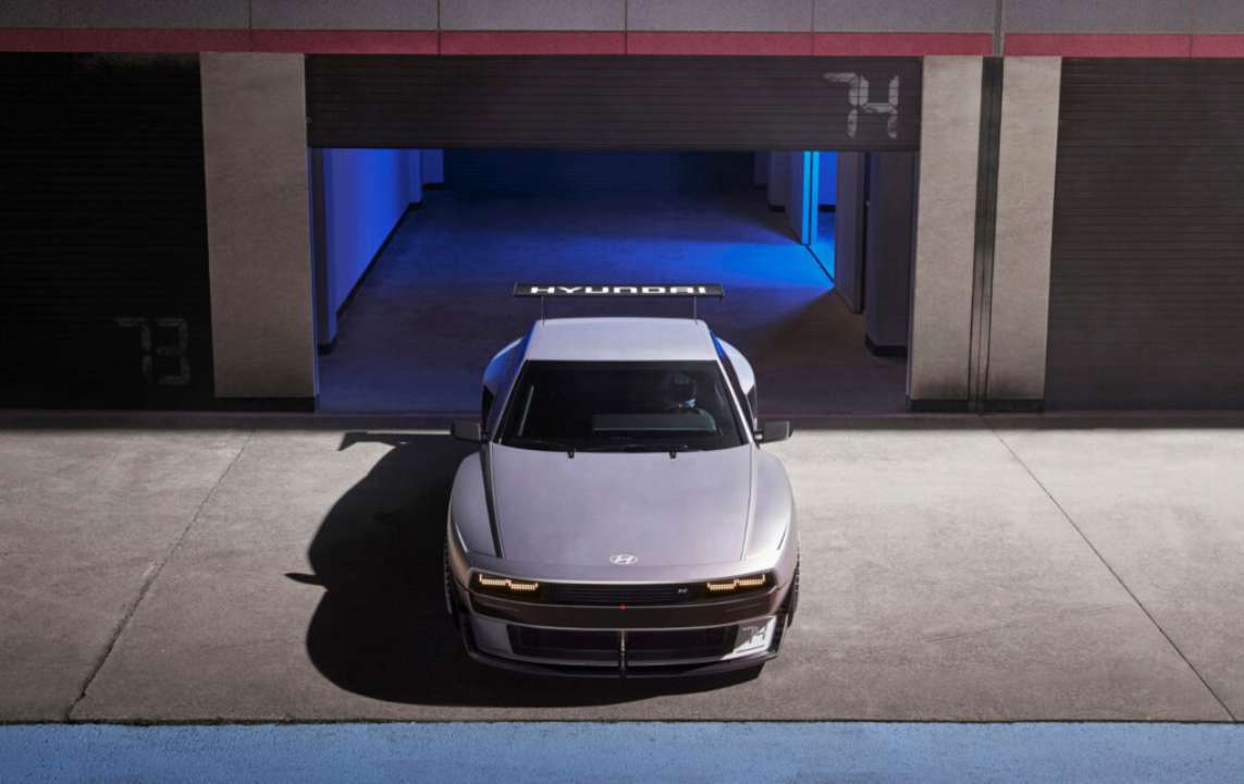 Hyundai показала вживую концепт ретрофутуристического суперкара N Vision 74/Фото: Hyundai Hyundai N Vision 74