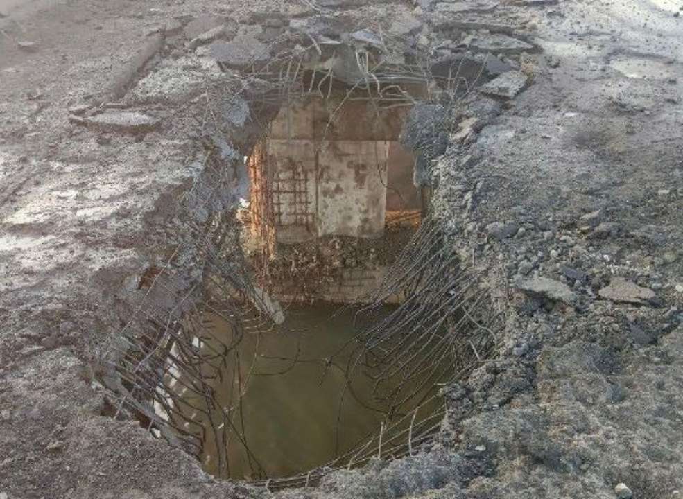 Треба розуміти, що це не просто удар по мосту, а удар по "сухопутному коридору". Через Чонгар йшло 70% всього військового/цивільного трафіку Треба розуміти, що це не просто удар по мосту, а удар по "сухопутному коридору". Через Чонгар йшло 70% всього військового/цивільного трафіку