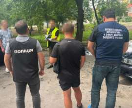 У Хмельницькій області представник ТЦК заробляв на відстрочках за підробленими приводами / Фото: t.me/mvs_ukraine У Хмельницькій області представник ТЦК заробляв на відстрочках за підробленими приводами / Фото: t.me/mvs_ukraine
