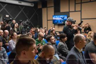 Нардепи, учасники бойових дій і громадськістю обговорили потреби ветеранів. Фото: Мінветеранів мінветеранів