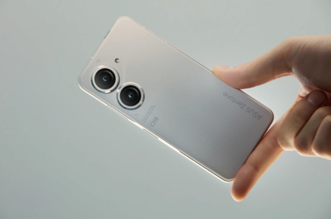 Красивий, компактний і потужний: з’явилися фото нового флагман від Asus/Фото: Asus Asus Zenfone 9