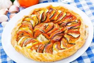 Рецепт вкусного рататуя. Фото: 100menu Рататуй с овощами