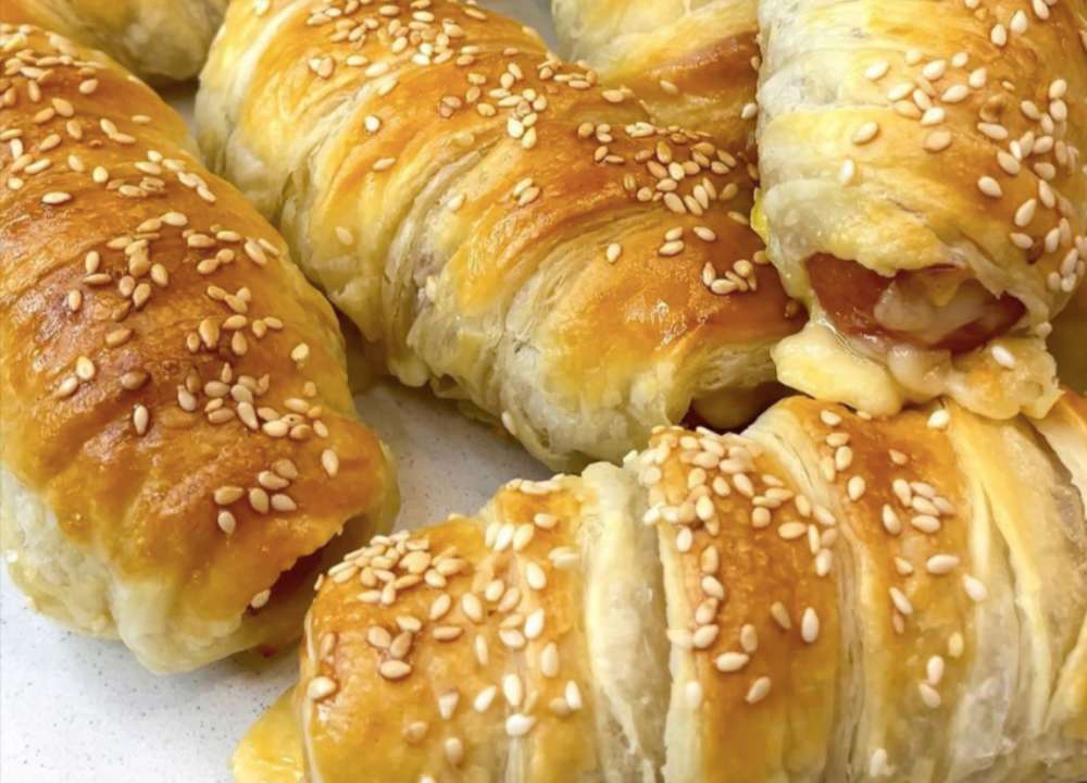 Блогер показала, как приготовить сосиски в тесте с сыром / Фото: instagram/vistovska_cooking Блогер показала, как приготовить сосиски в тесте с сыром / Фото: instagram/vistovska_cooking