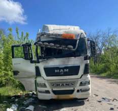 Росіяни вдарили по вантажівці поблизу Вовчанська. Фото: Олег Синєгубов удар по Харківської області