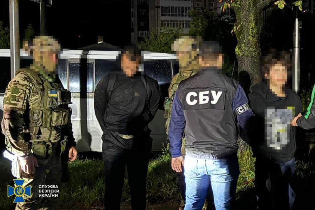 Правоохоронці затримали агентів рф, які підпалювали авто військових / Фото: t.me/SBUkr Правоохоронці затримали агентів рф, які підпалювали авто військових / Фото: t.me/SBUkr
