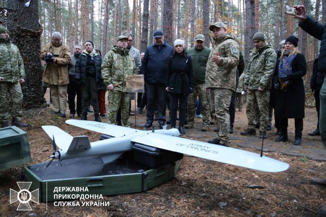 Бербок посетила пограничное подразделение, которое защищает границу с РФ/Фото: DPSUkr Глава МИД Германии посетила пограничное подразделение, которое защищает границу с рф — Госпогранслуж