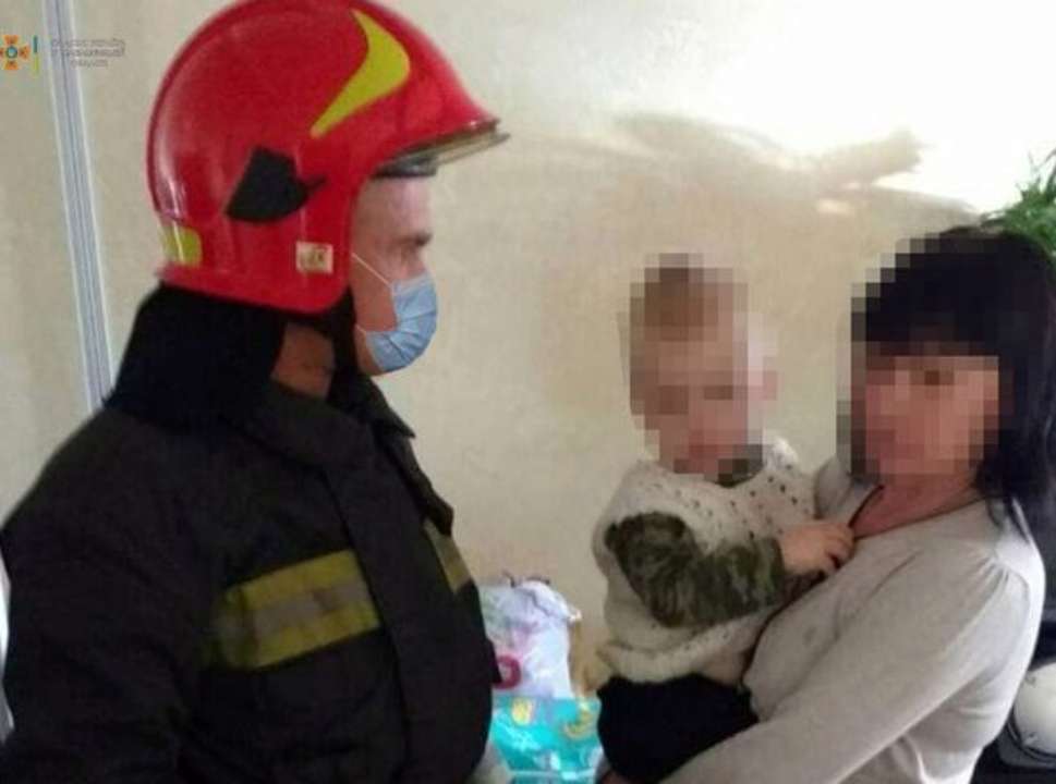 MNS.GOV.UA Спасатели пришли на помощь. В Хмельницкой области девочка 2-х лет закрылась в квартире