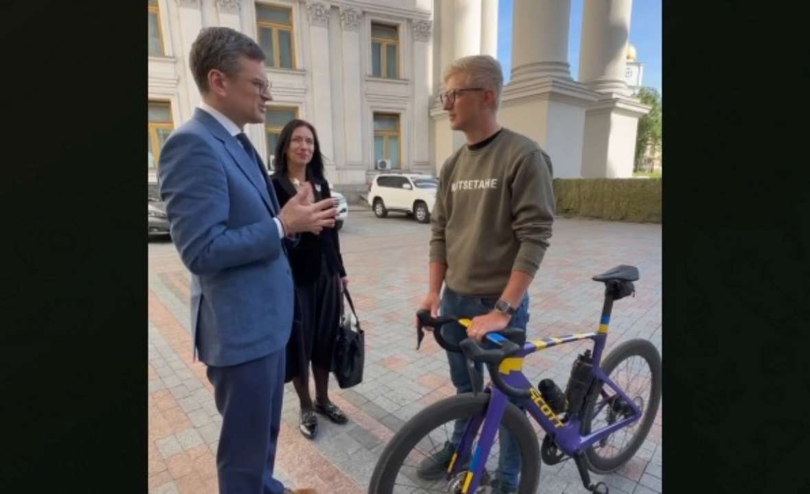 эстонский депутат велосипед