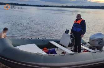 У Запоріжжі надзвичайники врятували чоловіка та його рятівника/Фото: ДСНС У Запоріжжі врятували двох чоловіків, які ледь не потонули в Дніпрі