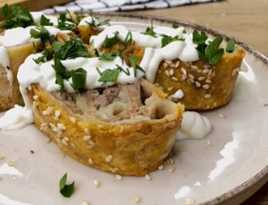 Мясной рулет с сыром / Фото: Instagram @iriska_dimitrova Мясной рулет с сыром