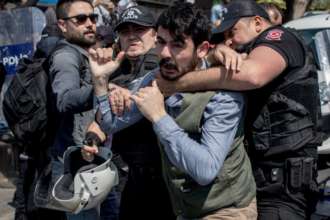 Фото: gettyimages Несогласованные марши в Турции: полиция задержала более двухсот человек
