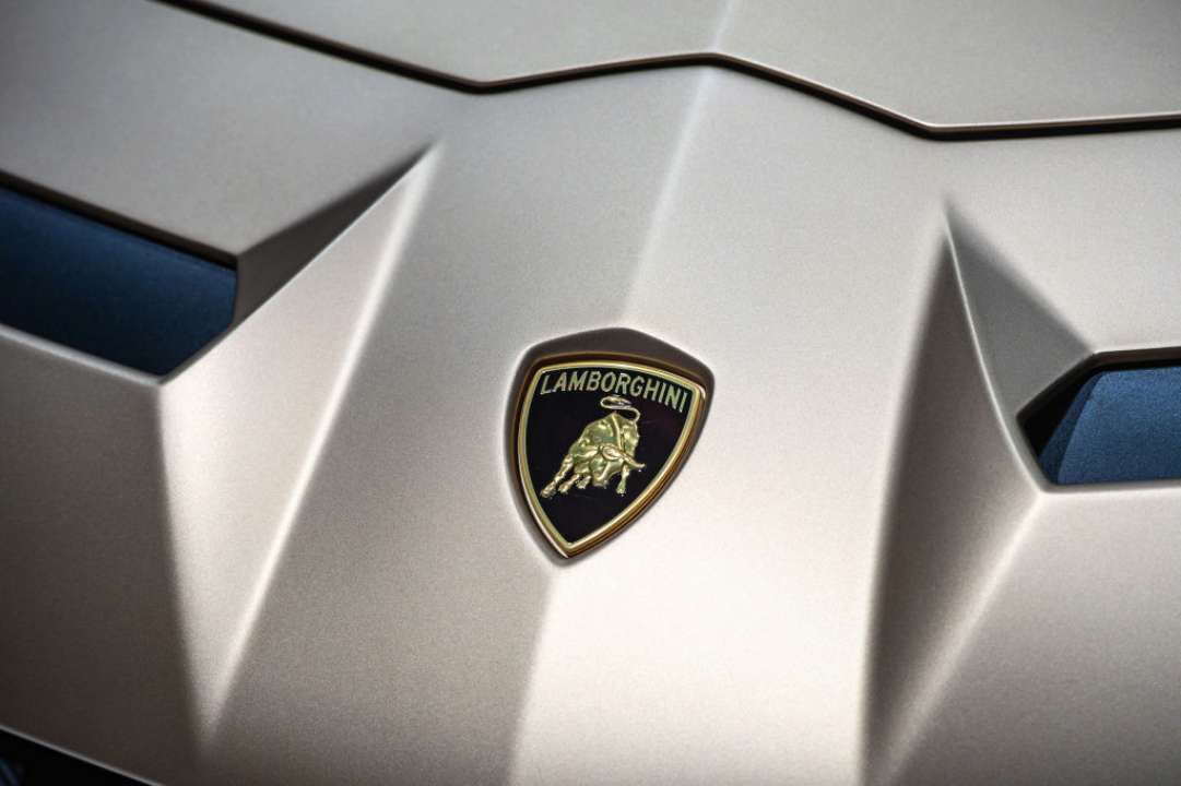 Lamborghini обновила свой логотип/Фото: Robert Hradil/Getty Images Эмблема Lamborghini