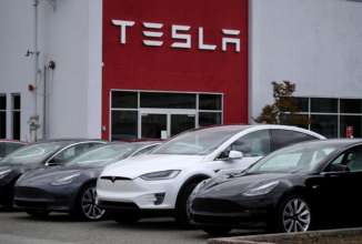 Tesla устроила зажигательное шоу под украинский "Щедрик"/Фото: Getty Images Tesla устроила зажигательное шоу под украинский "Щедрик"