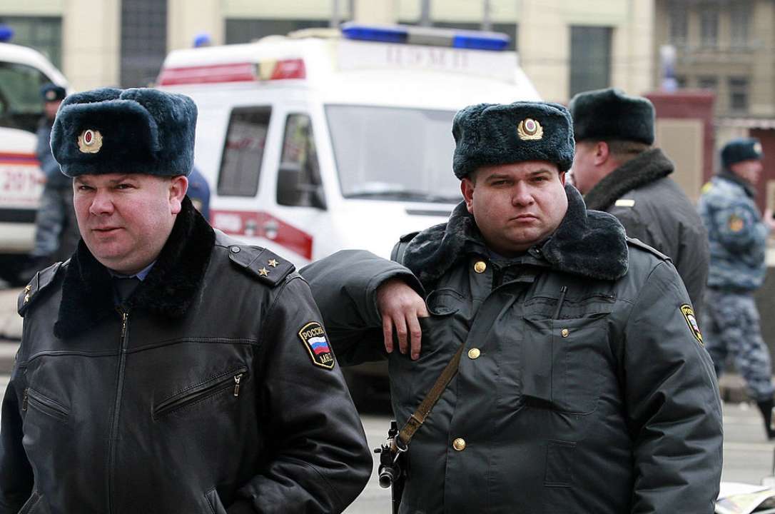 В Крыму оккупанты задержали и оштрафовали крымских татар за национальные флаги/Фото: Getty Images В Крыму оккупанты задержали и оштрафовали крымских татар за национальные флаги/Фото: Getty Images