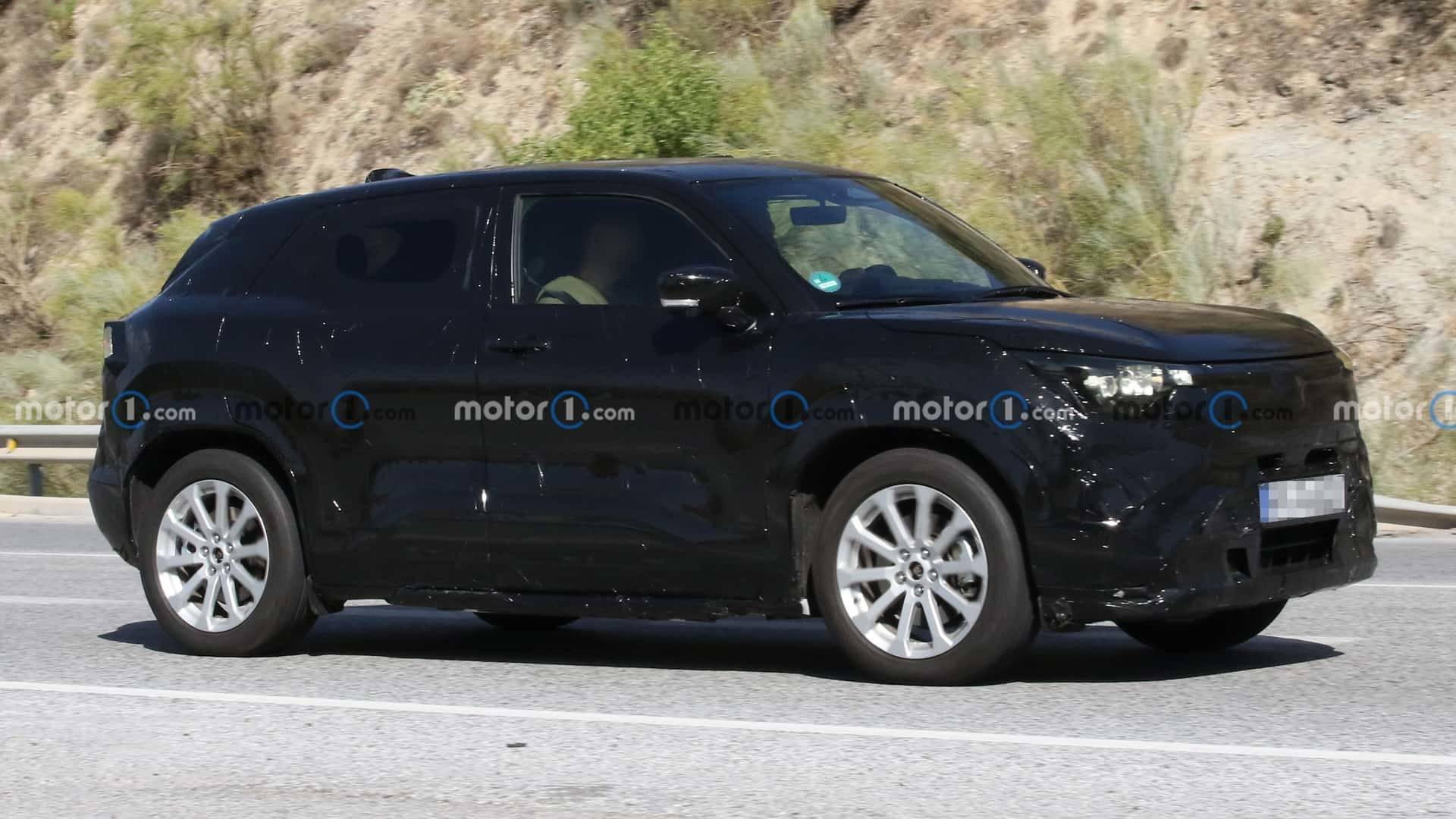 Фото: motor1 В Сети появились шпионские фото первого электромобиля от Suzuki
