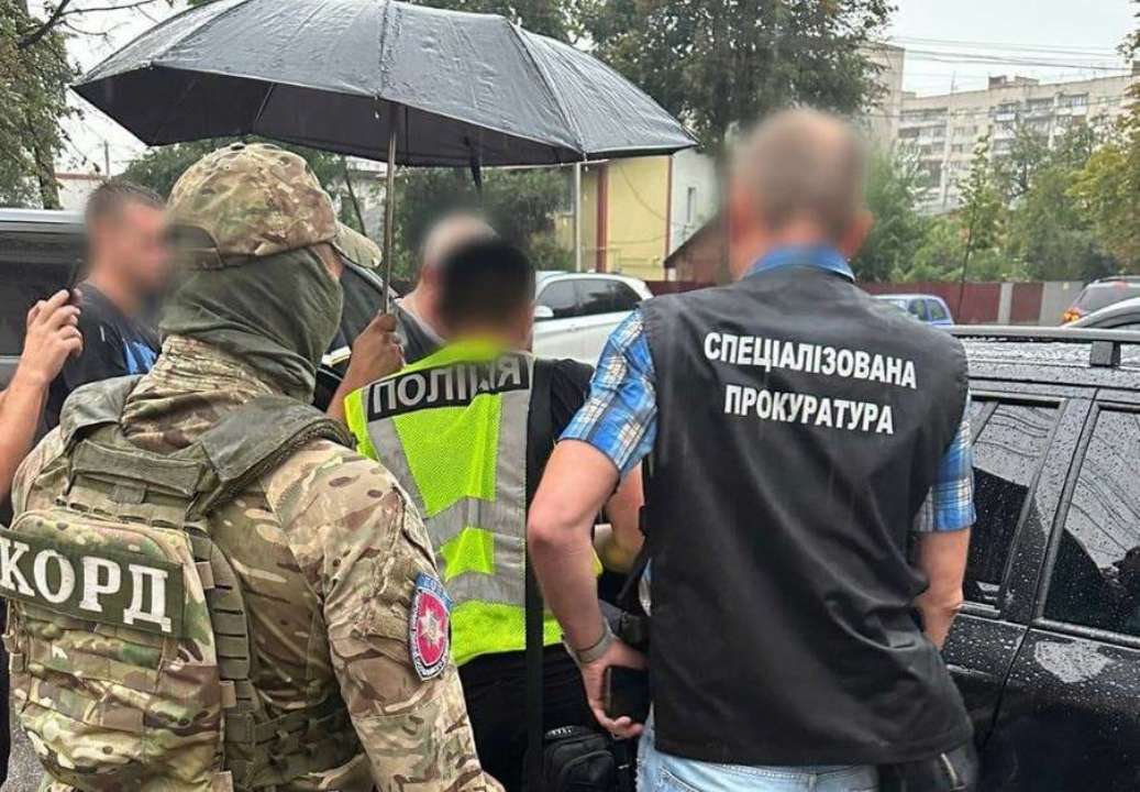 Співробітник військкомату у Вінницькій області робив відстрочки за 2 тисячі доларів / Фото: t.me/pgo_gov_ua Співробітник військкомату у Вінницькій області робив відстрочки за 2 тисячі доларів / Фото: t.me/pgo_gov_ua