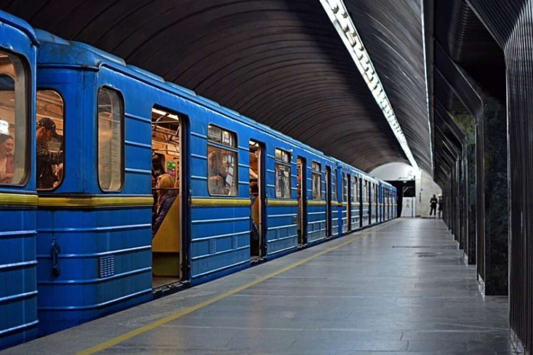 Киевское метро возобновило работу в обычном режиме после ночной воздушной тревоги