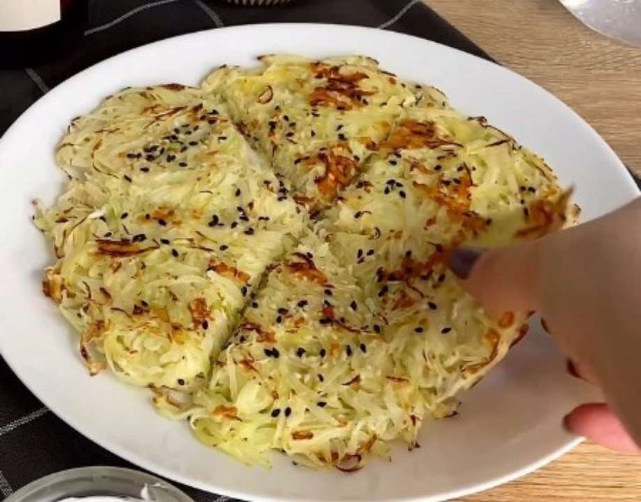 Ленивый капустный пирог на сковородке