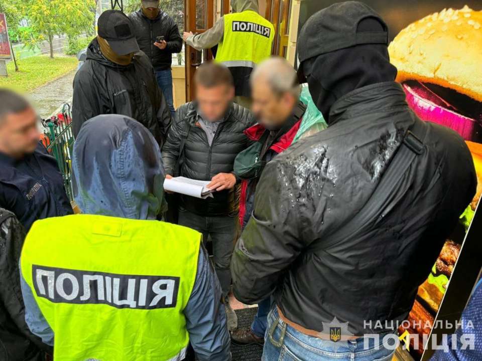 Правоохоронці спіймали шпигуна, який приторговував розвідувальними даними з ворогом / Фото: t.me/UA_National_Police