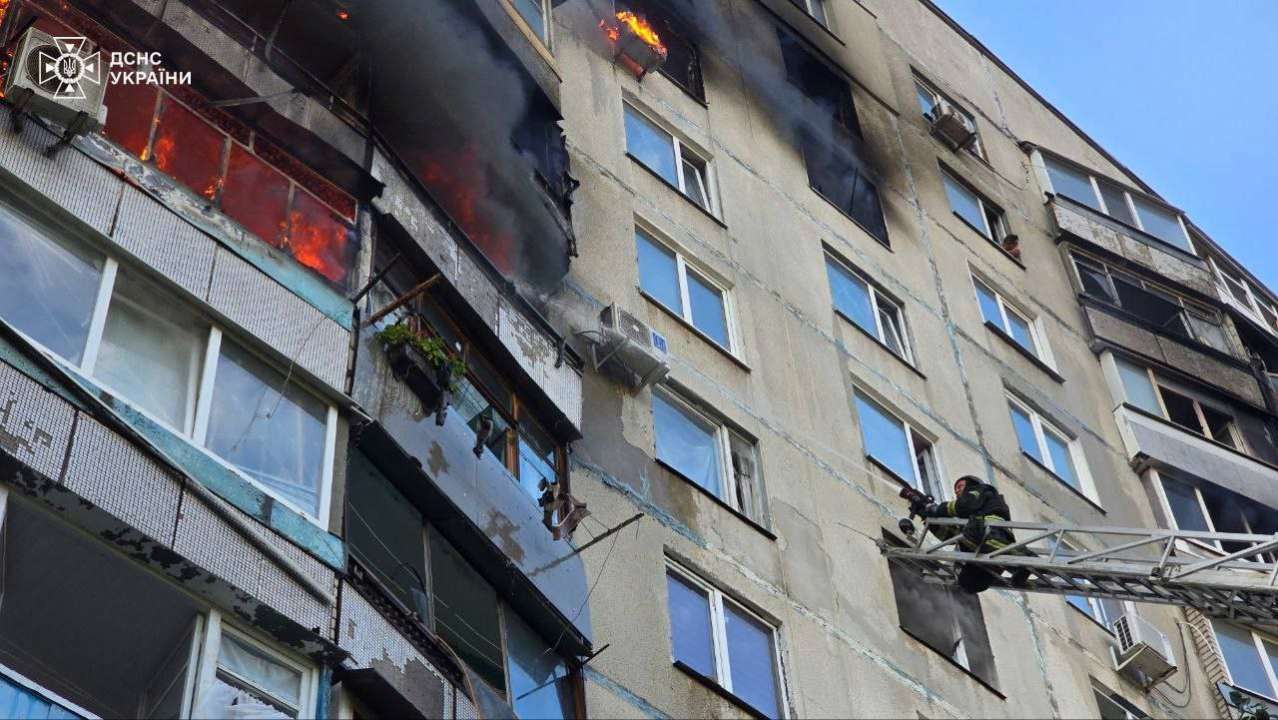 Подразделения системы МВД продолжают помогать людям В Харькове продолжается разбор завалов: количество погибших снова возросло