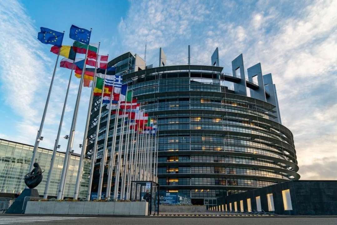 Європарламент закликав ЄС продовжувати фінансово підтримувати Україну Європарламент закликав ЄС продовжувати фінансово підтримувати Україну