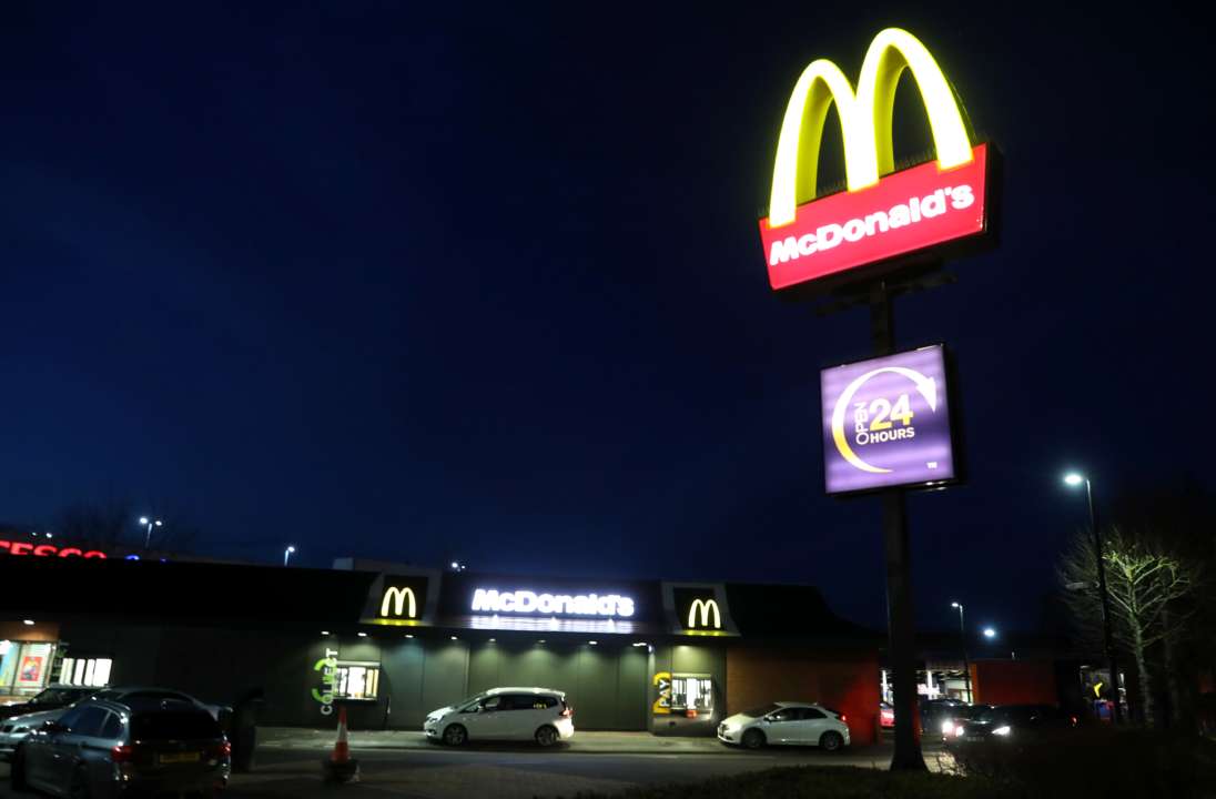 Жінка подала до суду на McDonald's за те, що мережа спокусила її порушити Великий піст