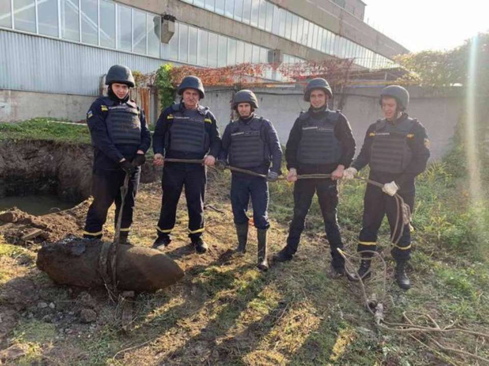 MNS.GOV.UA Авиабомба весом в 250 килограмм. В Харькове пиротехники обезвредили оружие времен Второй мировой