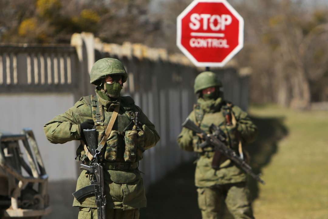 Оккупант пожаловался на нехватку оружия/Фото: Getty Images Военный