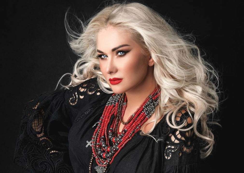 Катерина Бужинська зачарувала новою фотосесією в українському вбранні