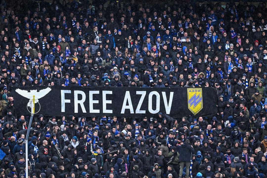 Банер "Свободу Азову" вивісили під час матчу між командами Динамо Загреб та Хайдук Банер "Свободу Азову" вивісили під час матчу між командами Динамо Загреб та Хайдук