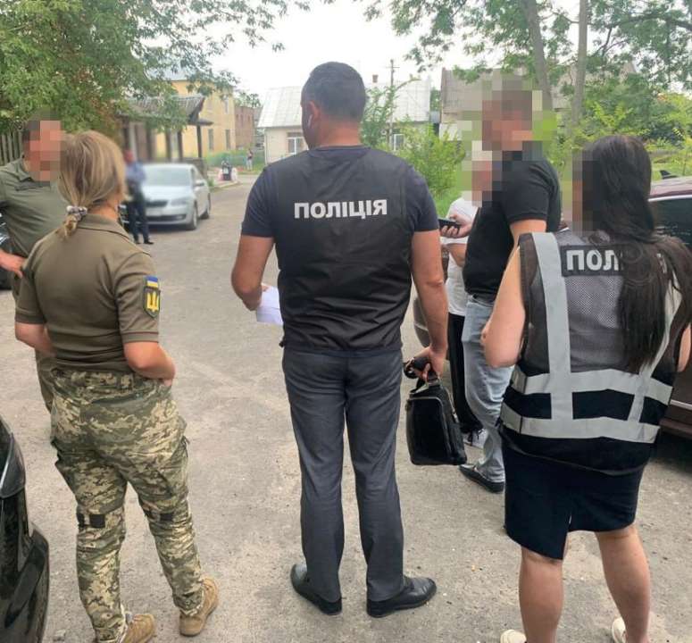 На Львівщині затримали посадовицю ТЦК/Фото: Нацполіція Тисячу доларів за відстрочку: на Львівщині затримали посадовицю ТЦК