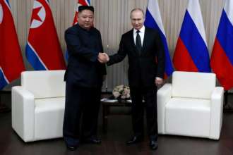 Ким Чен Ын видит больше перспектив в российском оружии, чем в посольствах / Фото: Getty Images Ким Чен Ын видит больше перспектив в российском оружии, чем в посольствах